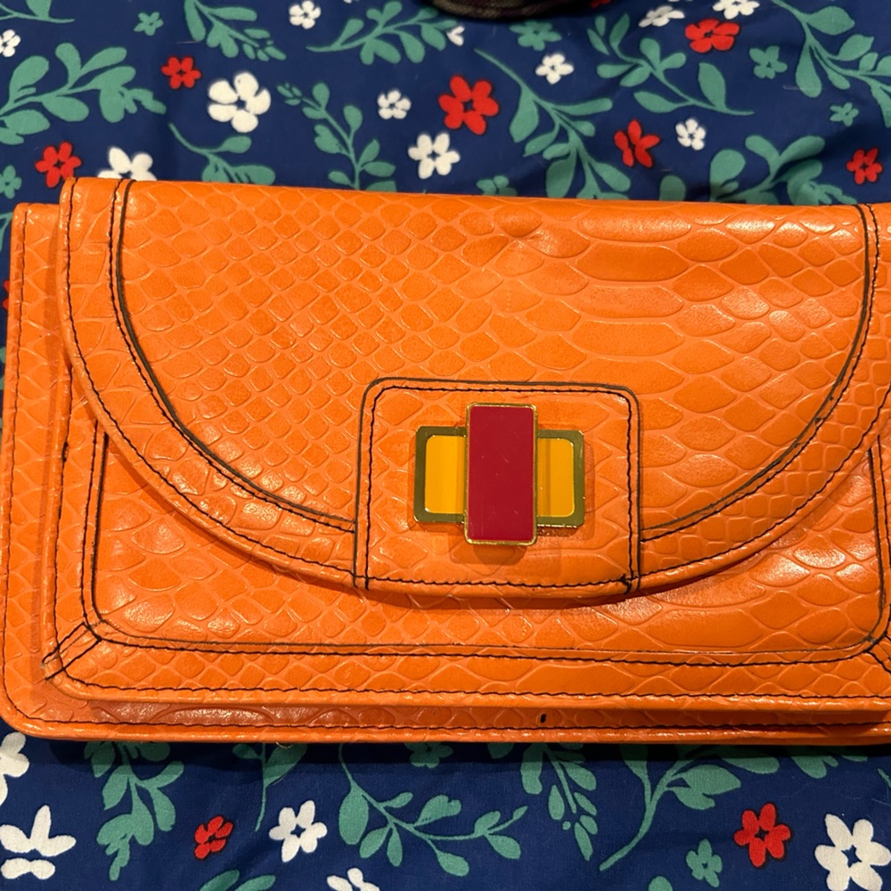 Jessica Simpson clutch